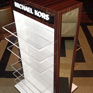 MICHAEL KORS 360 spinning display